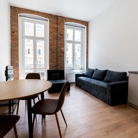 Old Town Bright & Dark Apartment