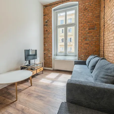 Old Town Bright & Dark Apartment *