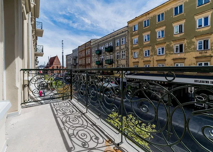 Old Town Bright & Dark Апартаменты Познань