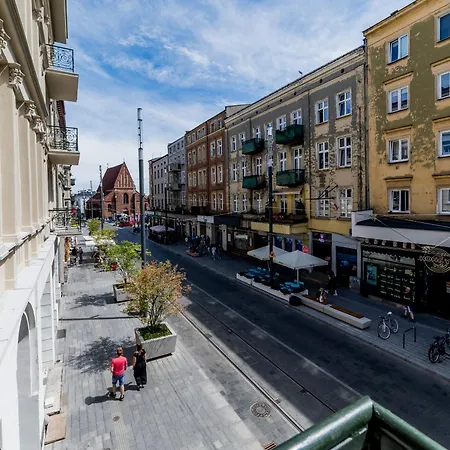 Old Town Bright & Dark * بوزنان