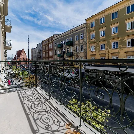 Old Town Bright & Dark شقة بوزنان