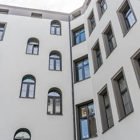 Old Town Bright & Dark * بوزنان