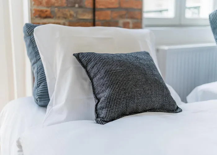 Old Town Bright & Dark * بوزنان