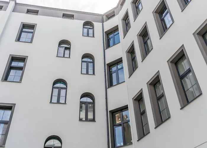 Old Town Bright & Dark * بوزنان